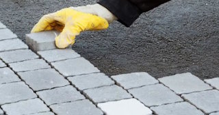 Укладка брусчатки в Куйбышеве - цена от 830 руб. за м2 | ТротуарнаяПлитка